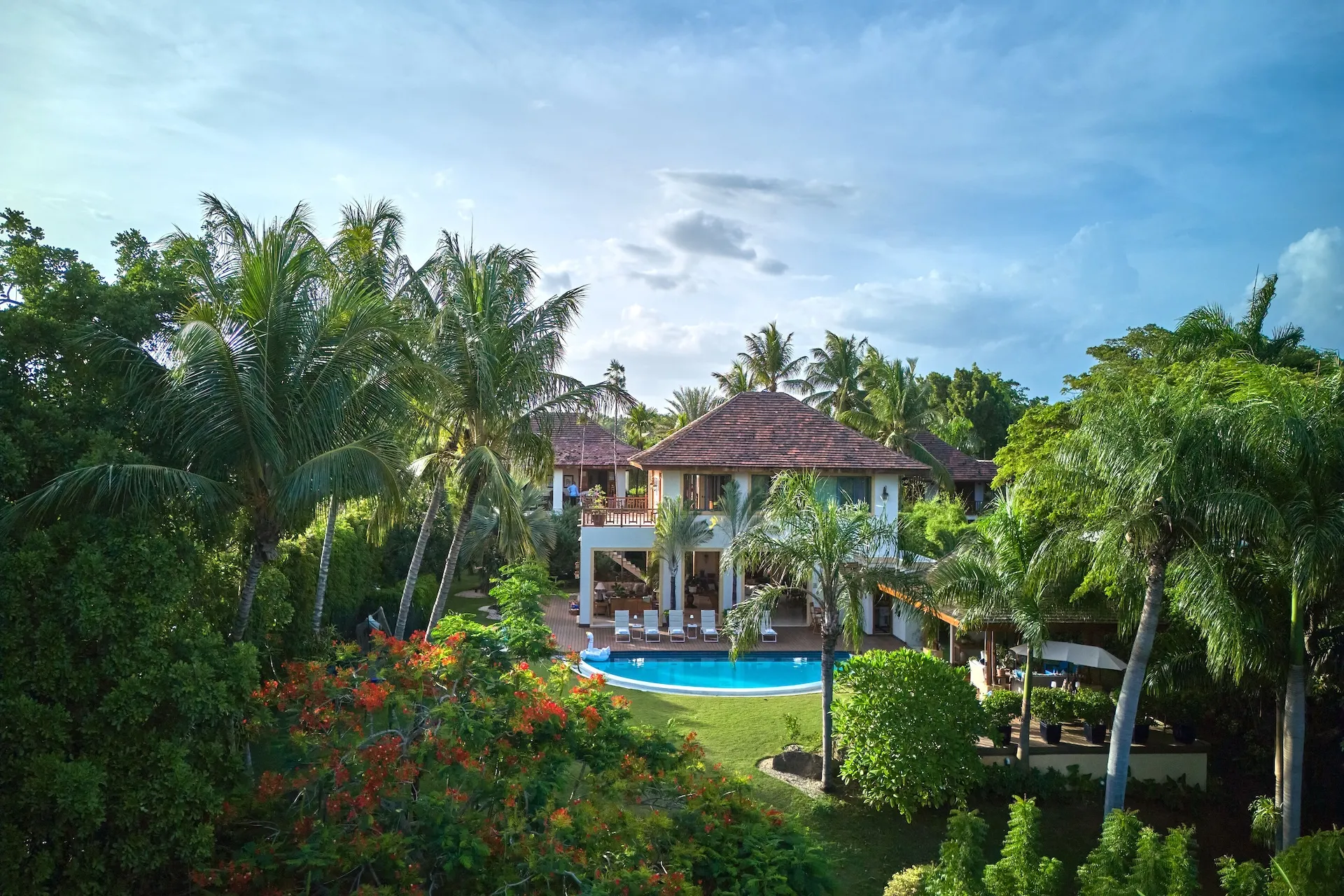Bahia Chavon villa – cliffside casa de campo rental with river views