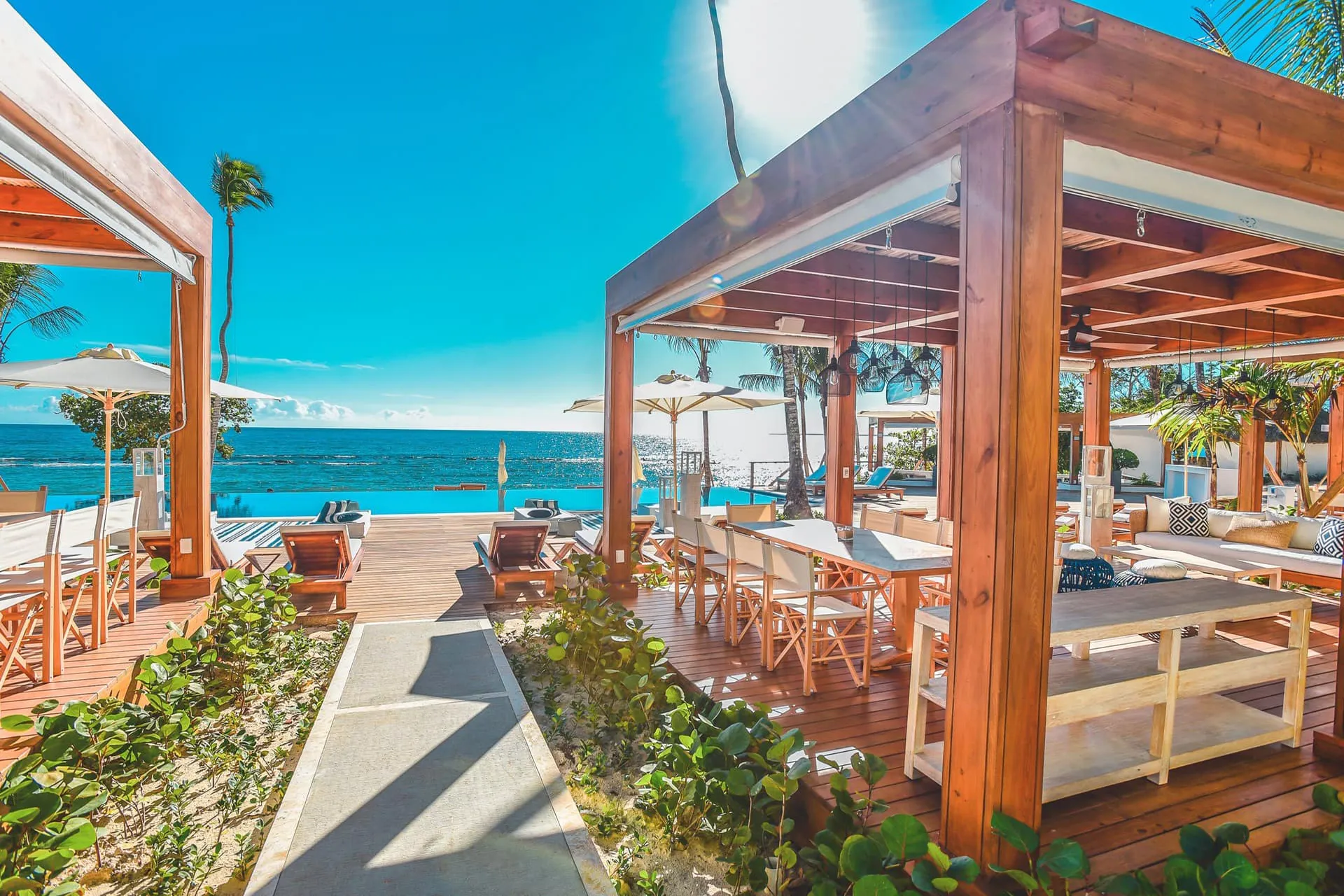 Minitas Beach atmosphere – Caribbean private beach