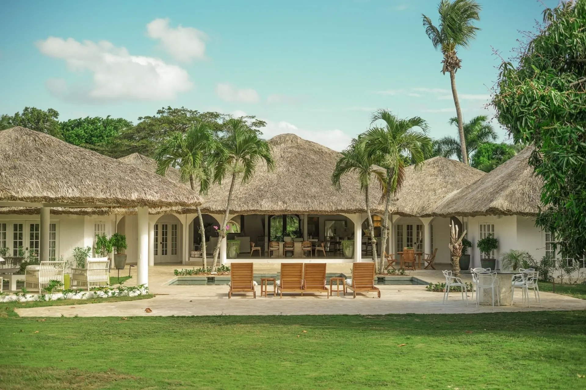 Los Naranjos villa – beachfront resort rental steps from Minitas