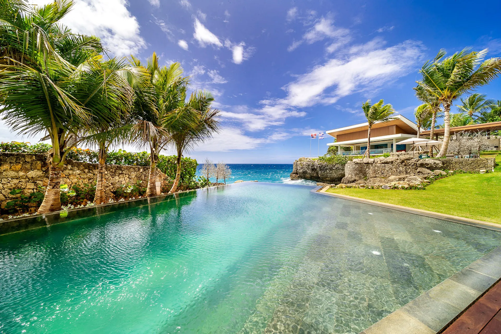Punta Águila villa terrace at Casa de Campo® clifftop