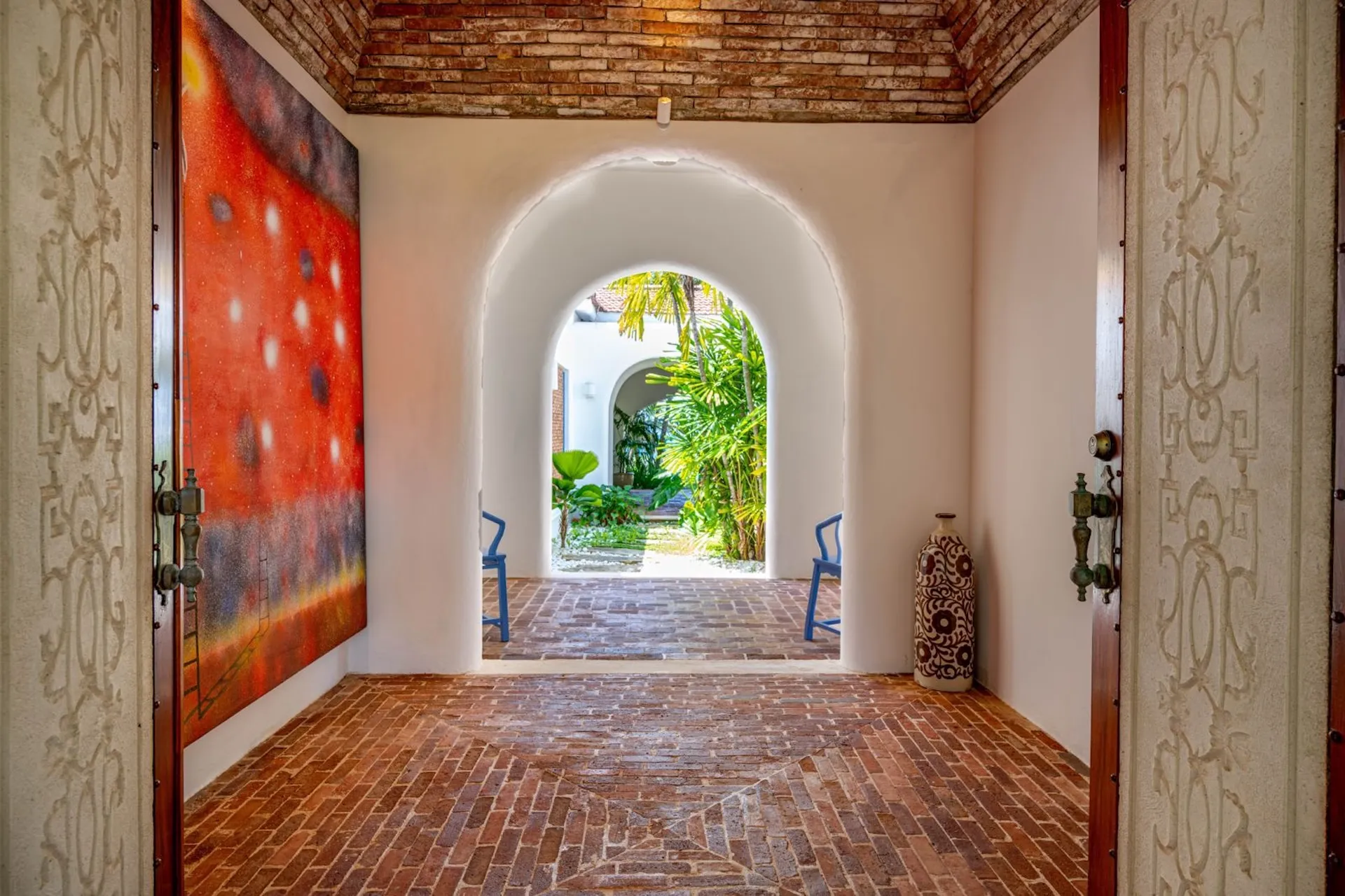 Arched entrance hall of a private villa in Punta Minitas, Casa de Campo®