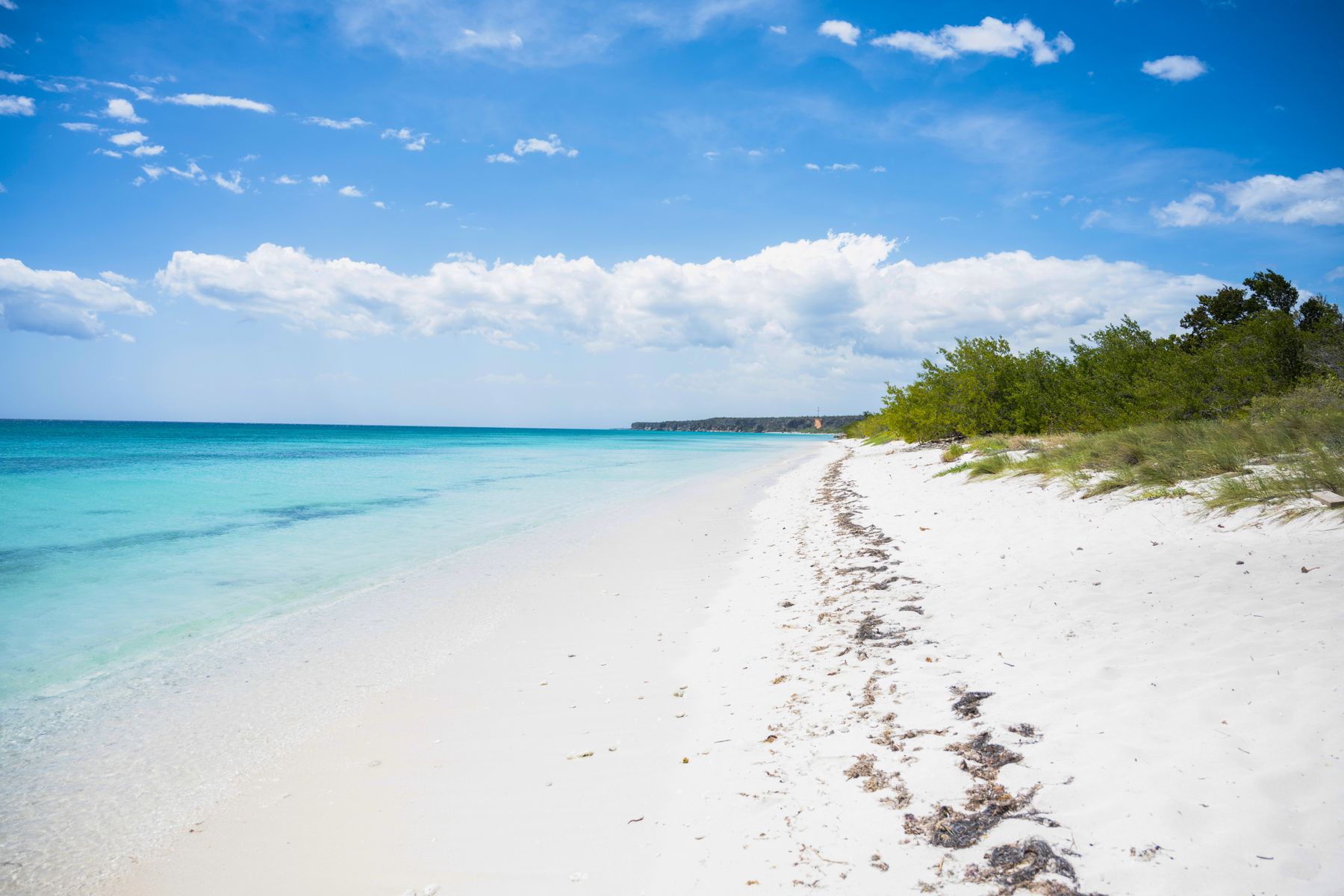 White sand and turquoise water at Bahia de las Aguilas in Pedernales